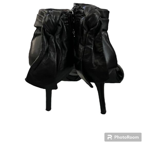 Michael Shannon Heels  - Picture 5 of 7